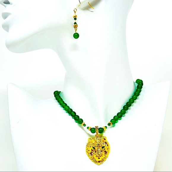 Hand Crafted Jewelry - Sweet glittering tiger necklace with jade and crystal + earrings